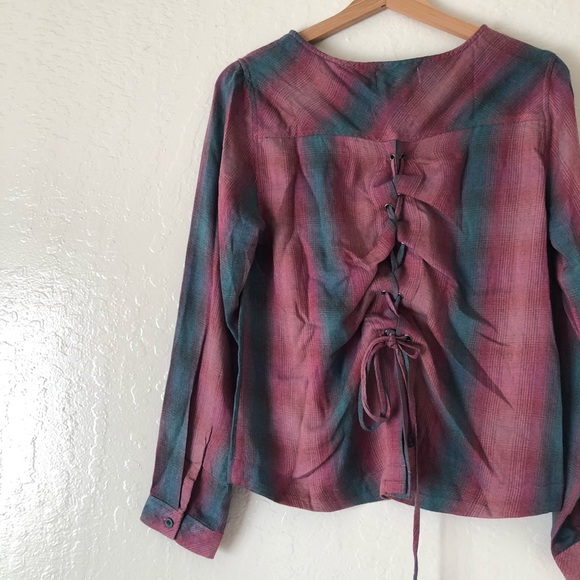 Cloth & Stone long sleeved top with cinched back in striped red and green - Picture 8 of 11